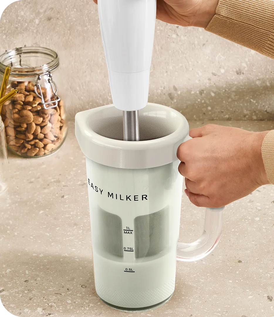 Приготування рослинного напою за допомогою ручного блендера Easy Milker